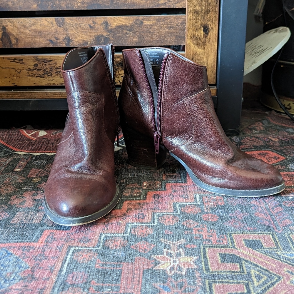 Shoes - Picture 2 of 6